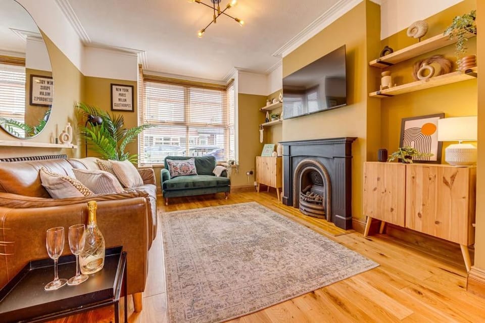 Communal lounge/ TV room