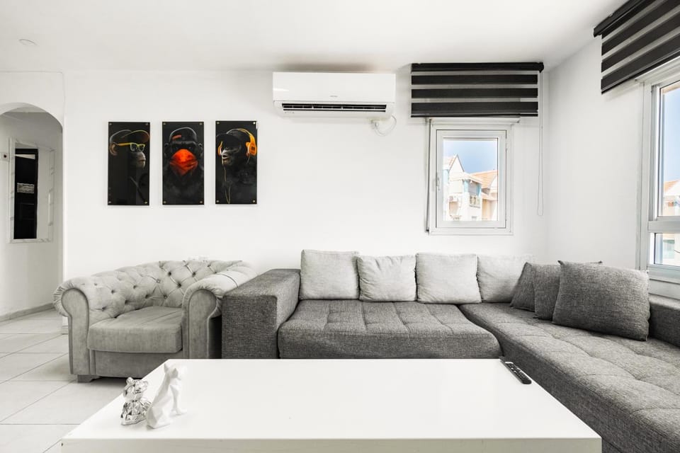 Living room, Seating area, air conditioner