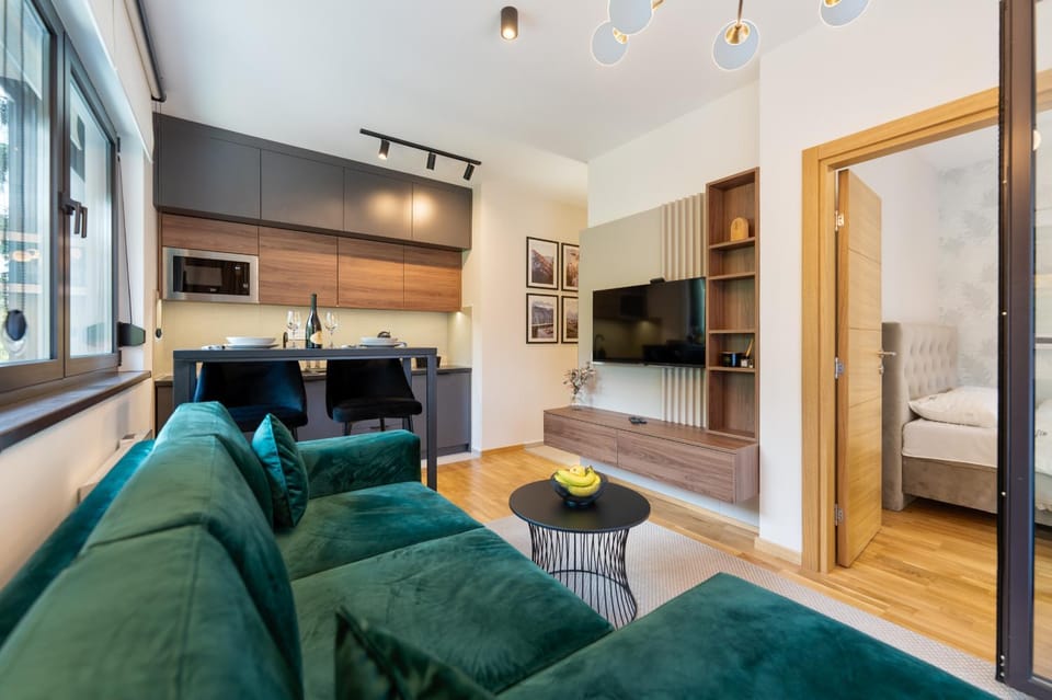 Communal lounge/ TV room, TV and multimedia, Living room