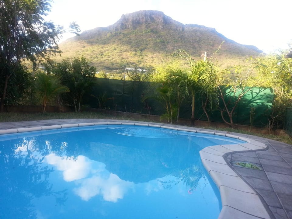 Property building, Garden, Swimming pool, Swimming pool