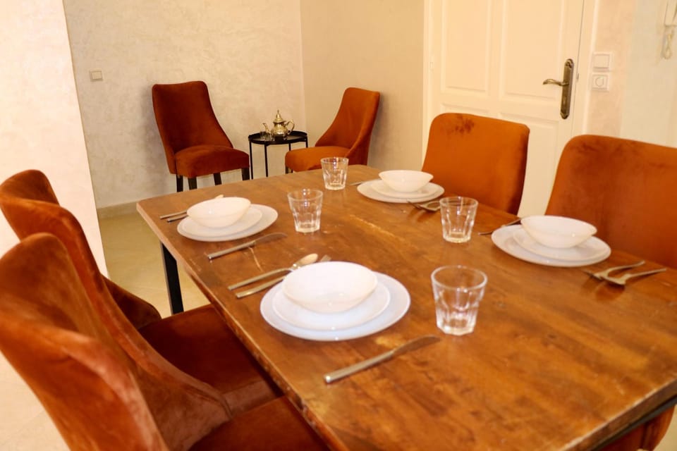 Seating area, Dining area