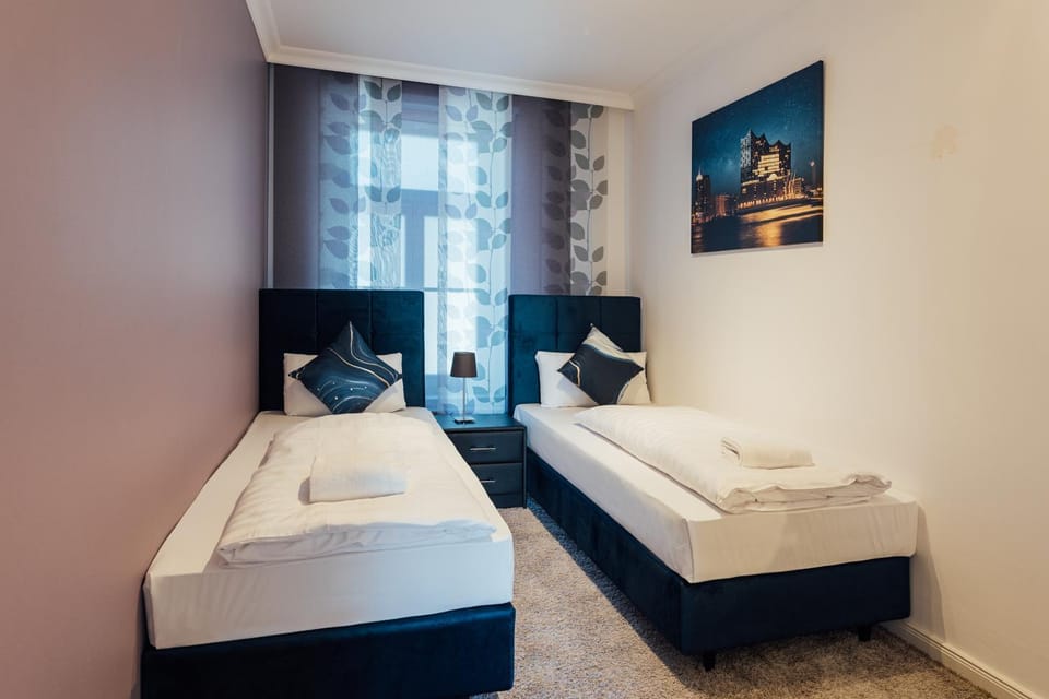 Bed, towels