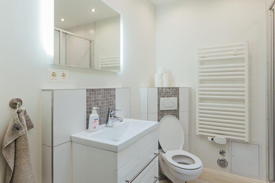 Toilet, Bathroom, Bath, towels