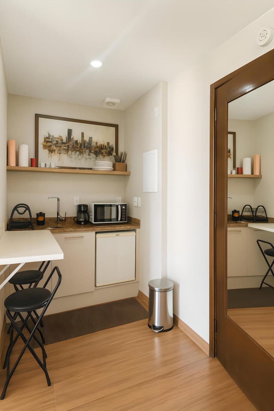 Coffee/tea facilities, Kitchen or kitchenette, Dining area
