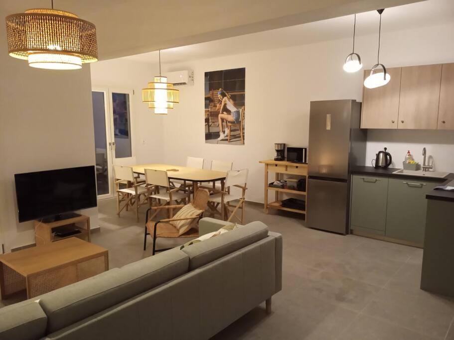 Kitchen or kitchenette, Living room, Dining area