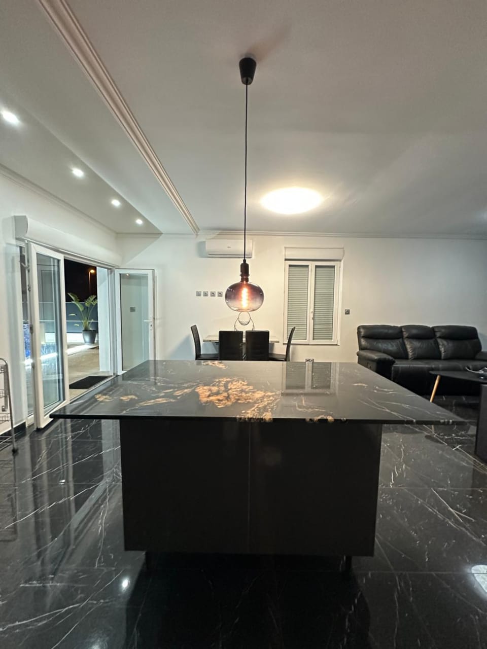 Kitchen or kitchenette, Living room, Seating area, Dining area