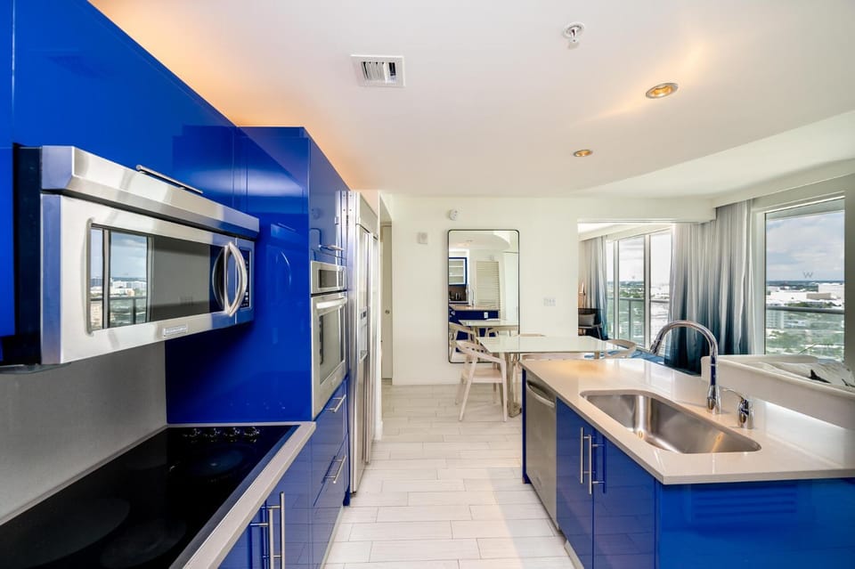 Kitchen or kitchenette, Dining area, oven, stove
