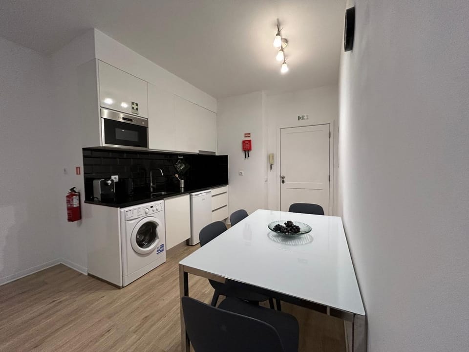 Kitchen or kitchenette, Dining area, dishwasher, minibar, pet friendly, stove, toaster, washing machine