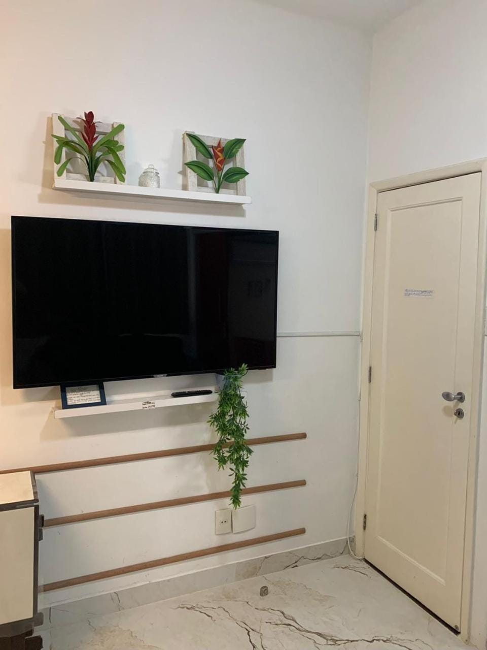 Seu Flat em IPANEMA util e agradável,1quarto E 1mezanino na rua do Hotel Fasano Apartment in Rio de Janeiro