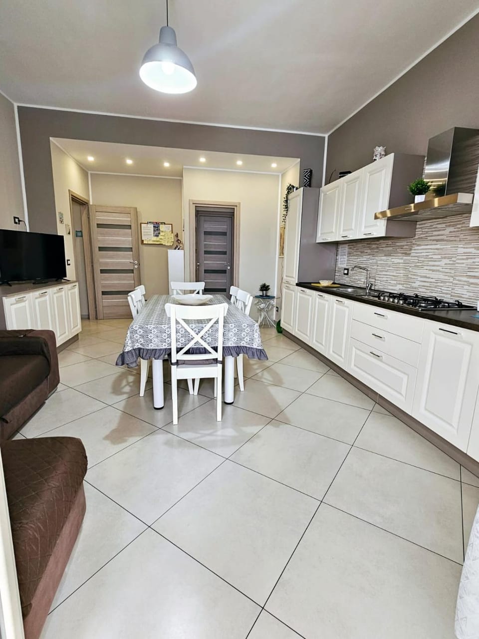 Kitchen or kitchenette, Living room, Seating area, Dining area, dishwasher, oven, pet friendly, stove