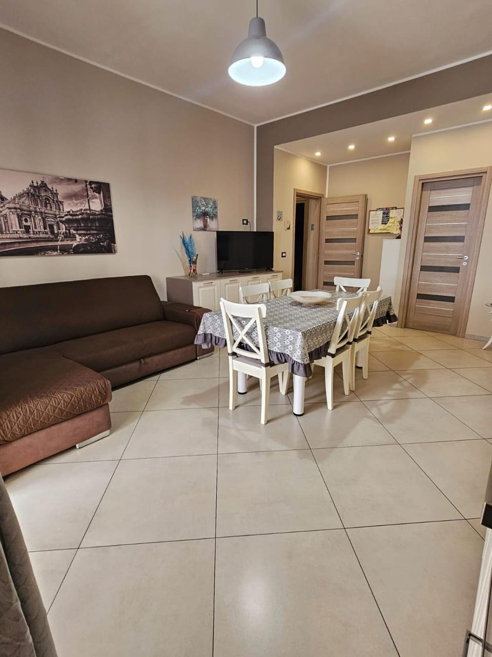 TV and multimedia, Kitchen or kitchenette, Living room, Seating area, Dining area, Evening entertainment