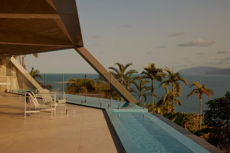 'The Edge' Unique Luxury Experience Villa in Port Douglas