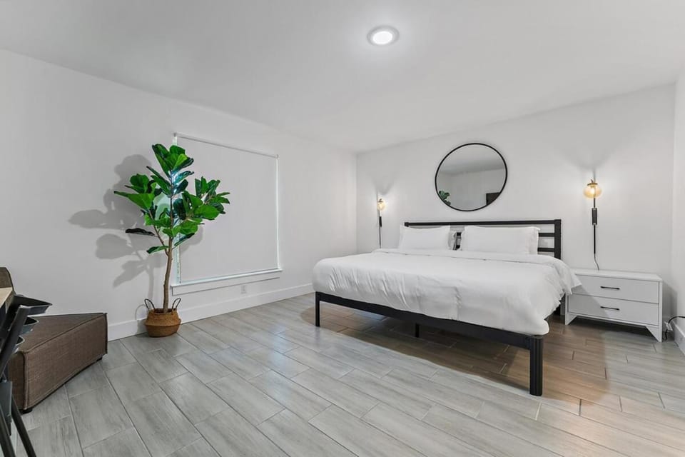 Bright & Spacious 3BR Close to Beaches House in West Palm Beach