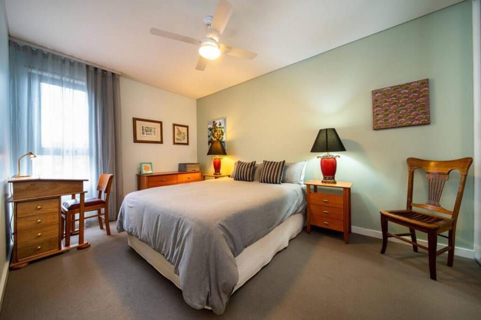 Bed, Photo of the whole room, Seating area, Bedroom