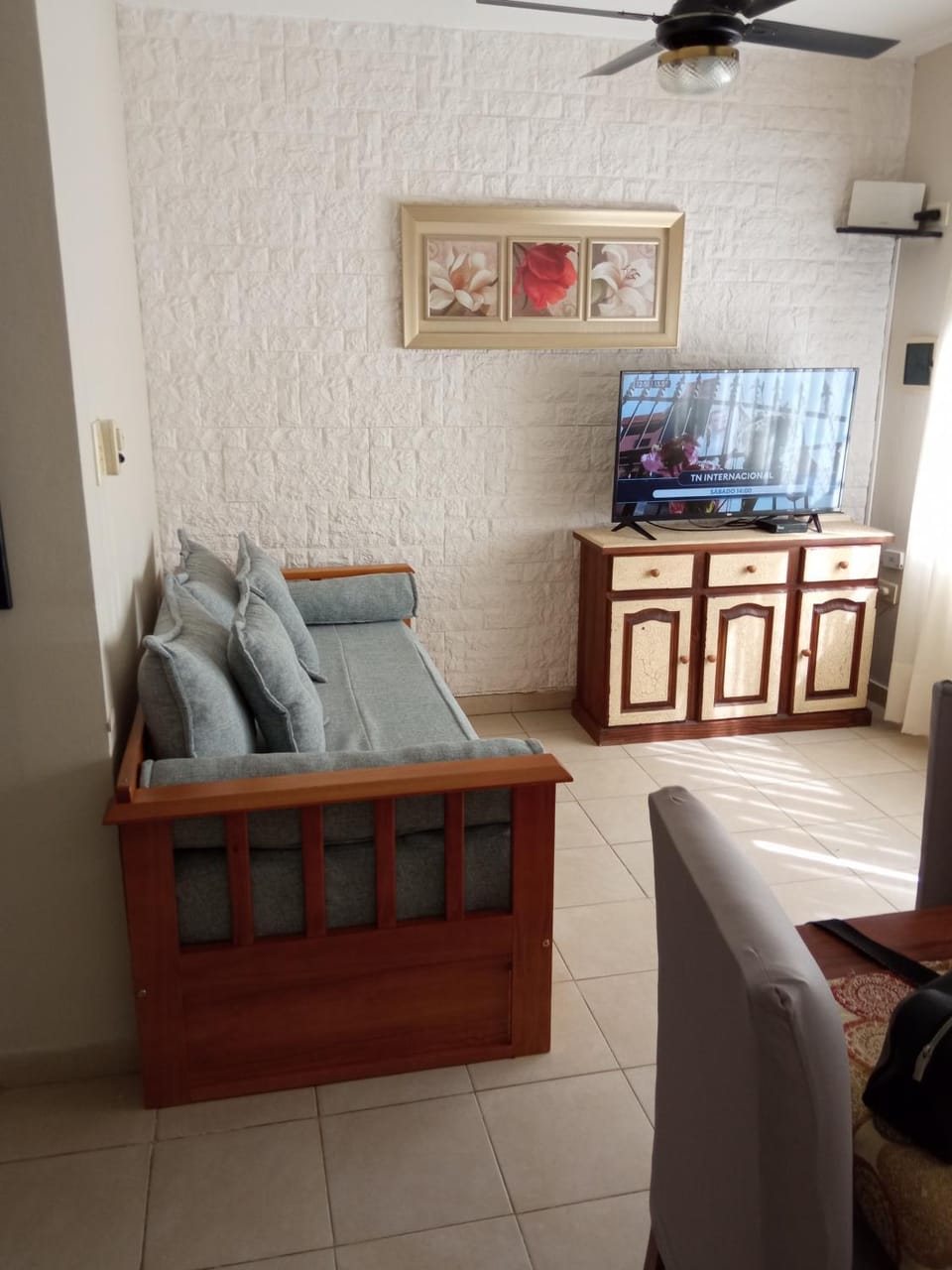 Communal lounge/ TV room, TV and multimedia, Living room, Photo of the whole room