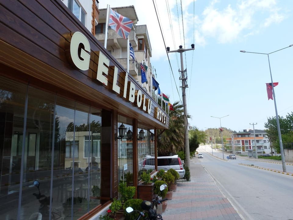 Facade/entrance