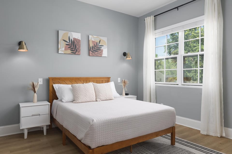 3 Miles to Downtown Broadway Bars - Walk to Coffee from Condo Apartment in East Nashville