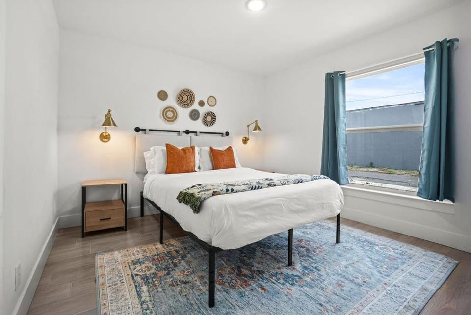 Chic & Central 3BR Mins to Downtown House in West Palm Beach