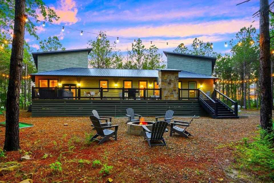 Sleeps 22 • 9 Hole Mini Golf • Amenities • Lake! House in Oklahoma