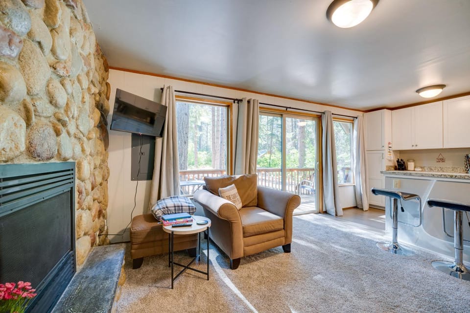 Peaceful Leavenworth Cabin with Deck & Fire Pit! Cabin in Washington