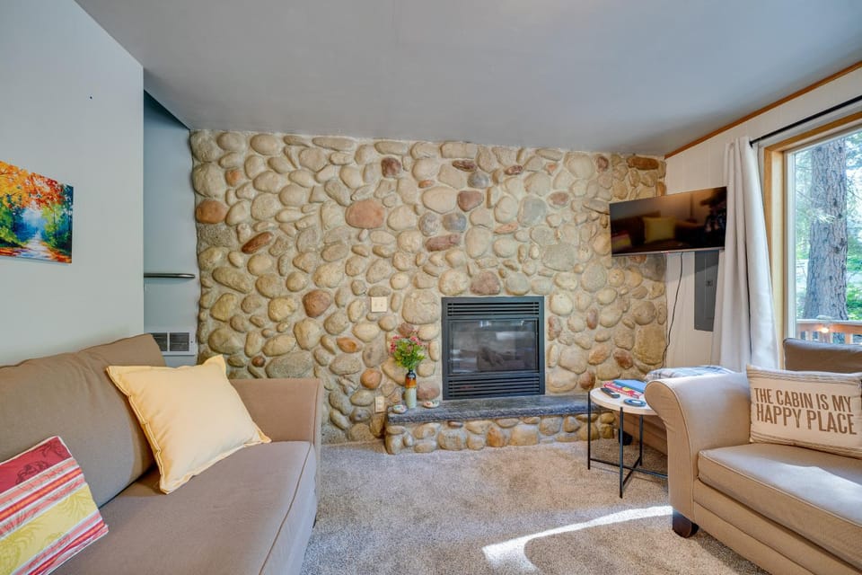 Peaceful Leavenworth Cabin with Deck & Fire Pit! Cabin in Washington