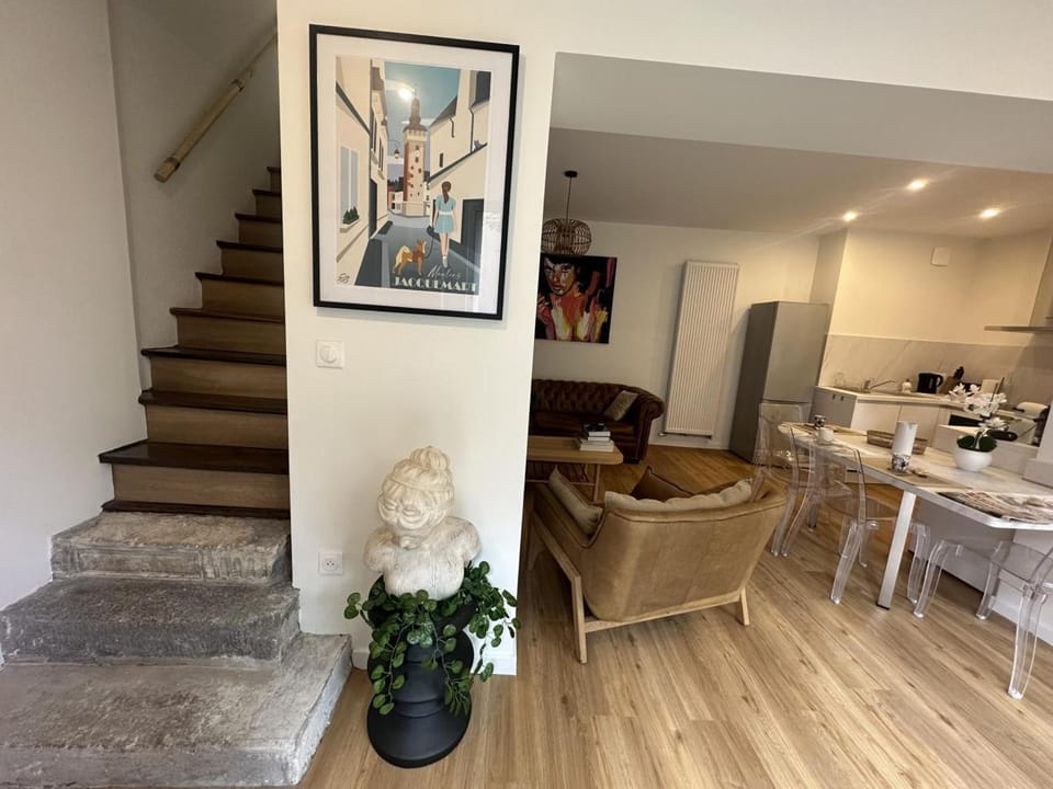 Maison de charme au centre de Moulins, avec jardin et terrasse, tout confort inclus - FR-1-489-474 House in Moulins