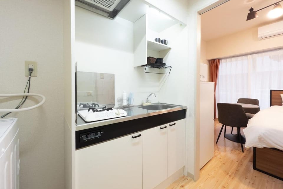 Kitchen or kitchenette, Seating area, stove