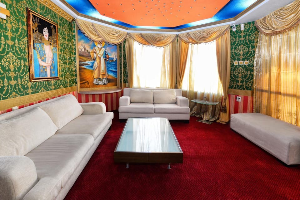Communal lounge/ TV room, TV and multimedia, Seating area