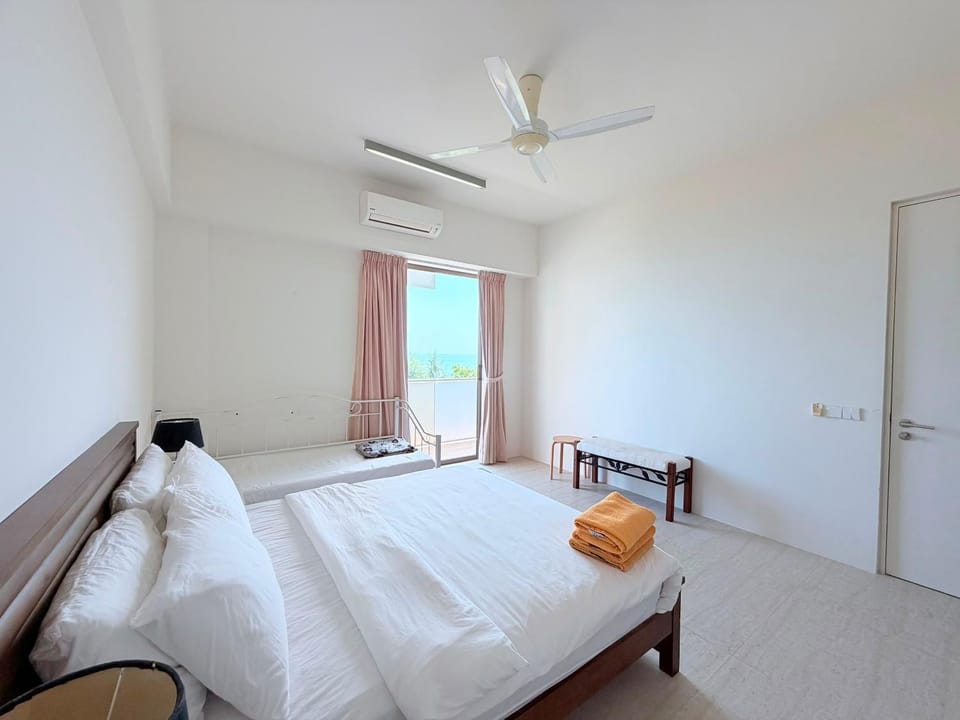 By The Sea Direct Seaview n Pool view#B53 Apartment in Batu Ferringhi, Penang, Malaysia