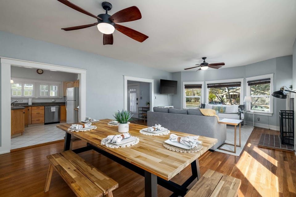 South Park Charmer - Close to Zoo - Backyard Oasis House in San Diego