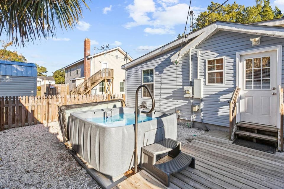 Property building, Patio, Hot Tub, Balcony/Terrace, sunbed