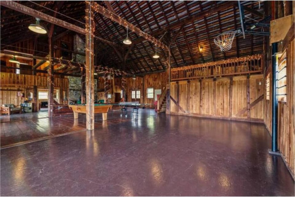 Game Room, Table tennis