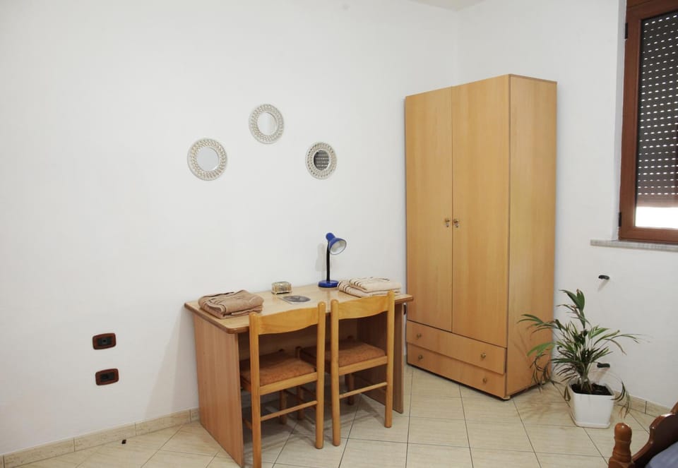 Bedroom, wardrobe