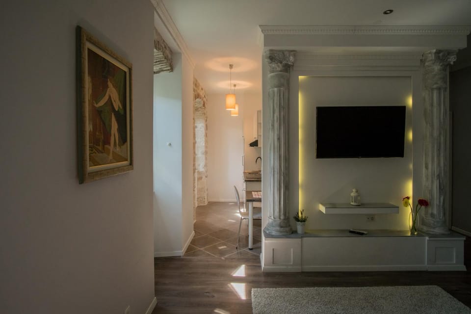 TV and multimedia, Decorative detail