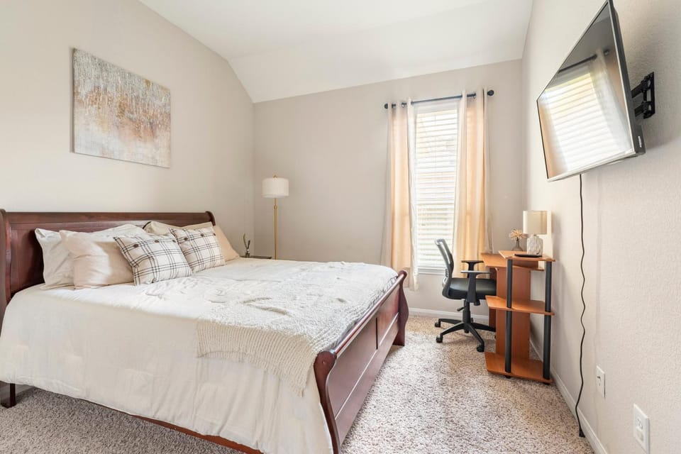 TV and multimedia, Photo of the whole room, Evening entertainment, Bedroom, hair dresser