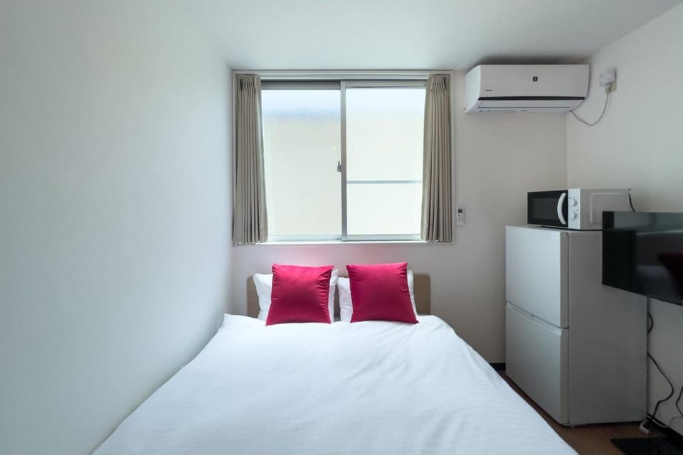 Bed, TV and multimedia, Bedroom, minibar, air conditioner
