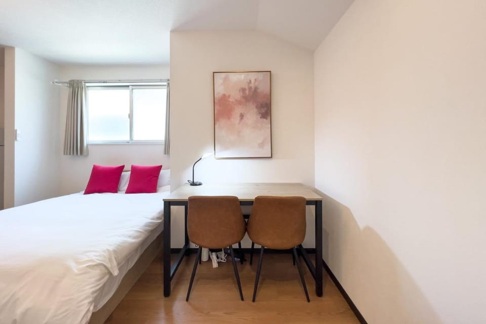 Bed, Seating area, Bedroom