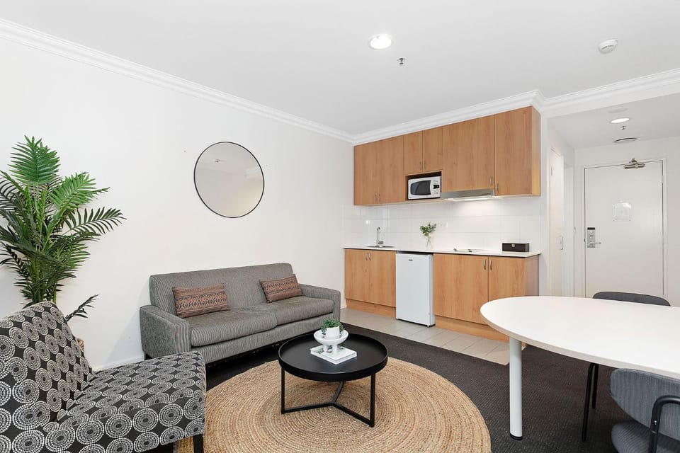 Kitchen or kitchenette, Seating area