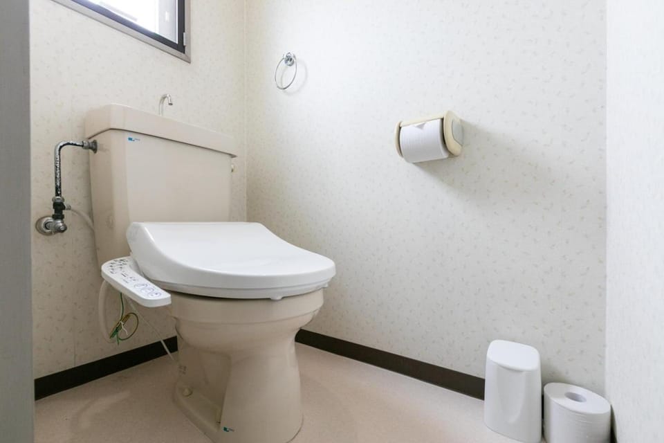Toilet, bidet