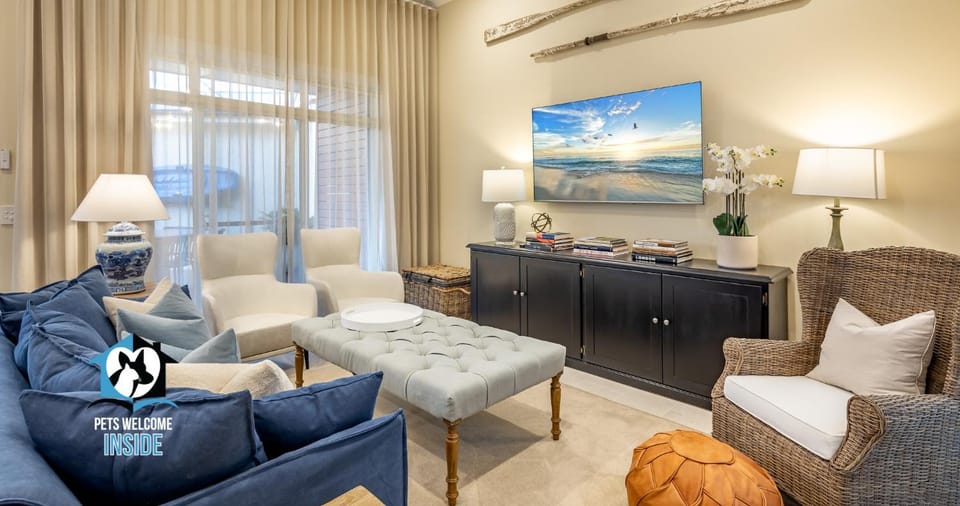 Communal lounge/ TV room, TV and multimedia, Living room, Seating area, Entertainment, Family