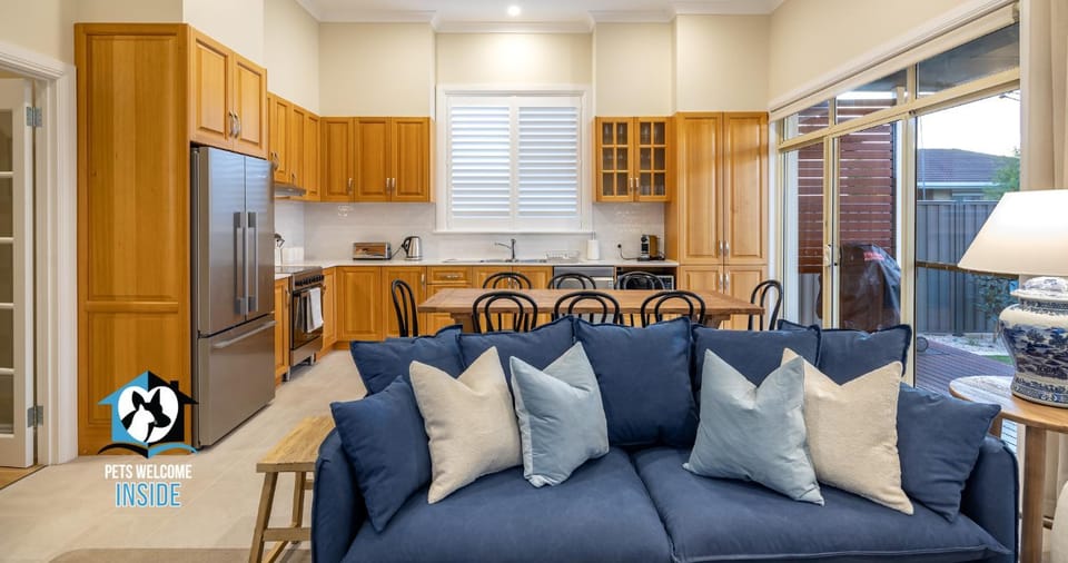 Seating area, Entertainment, Family