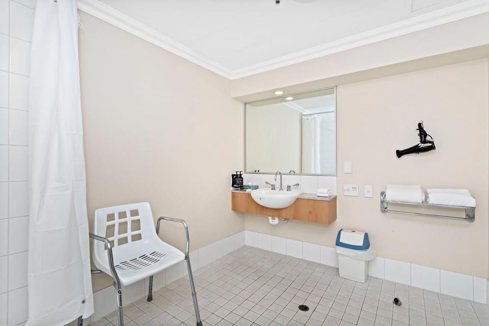 Bathroom, towels