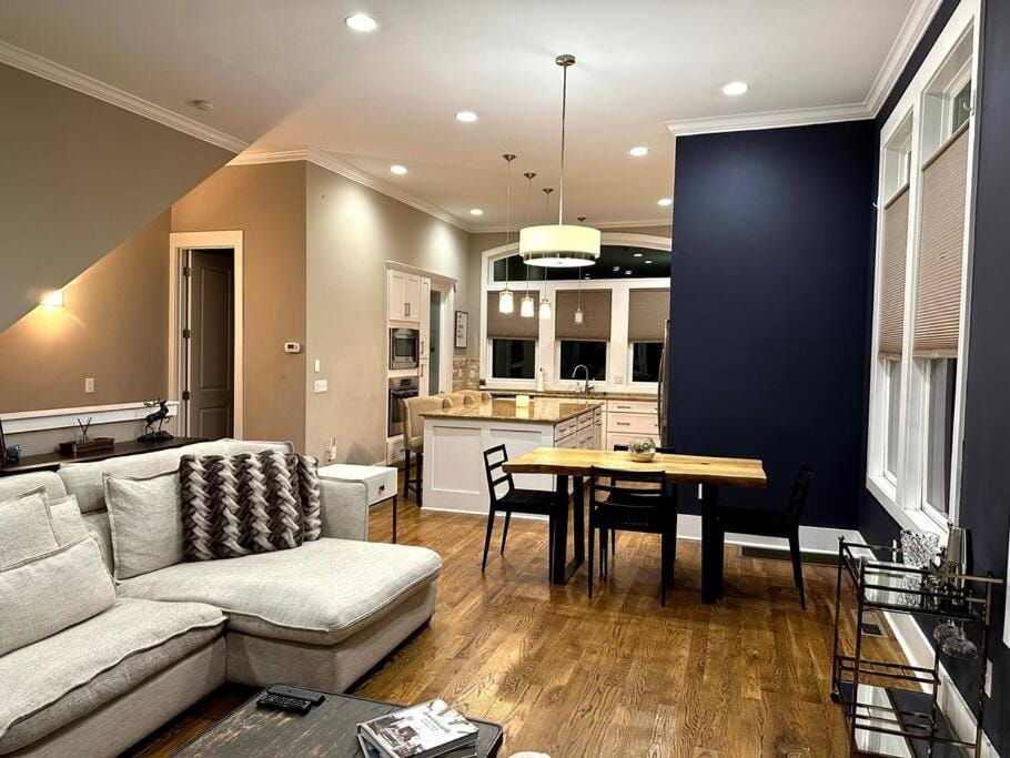 Living room, Seating area, Dining area