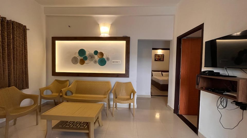 Communal lounge/ TV room, TV and multimedia, Living room, Seating area, Evening entertainment