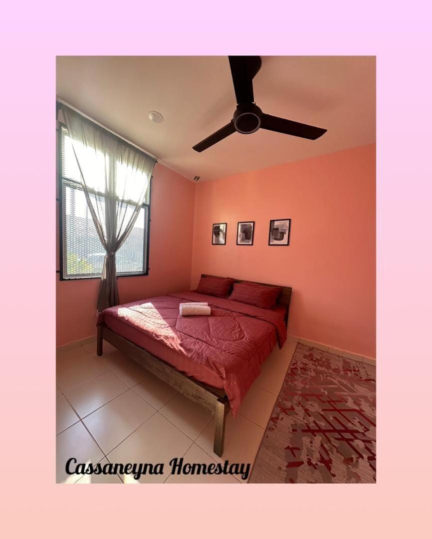 Property building, Bed, Photo of the whole room