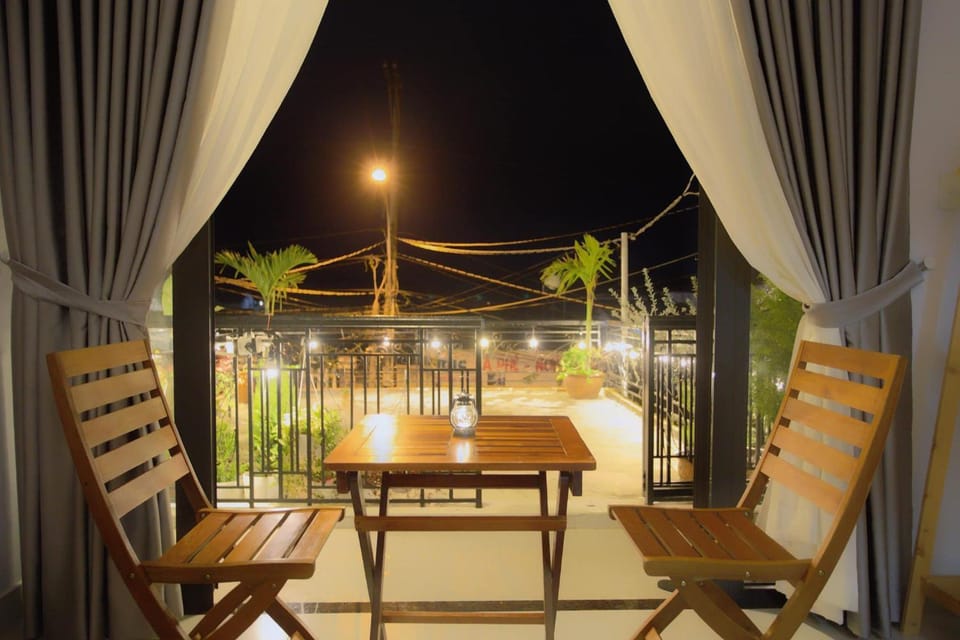 Patio, Night, Balcony/Terrace, Seating area, Dining area