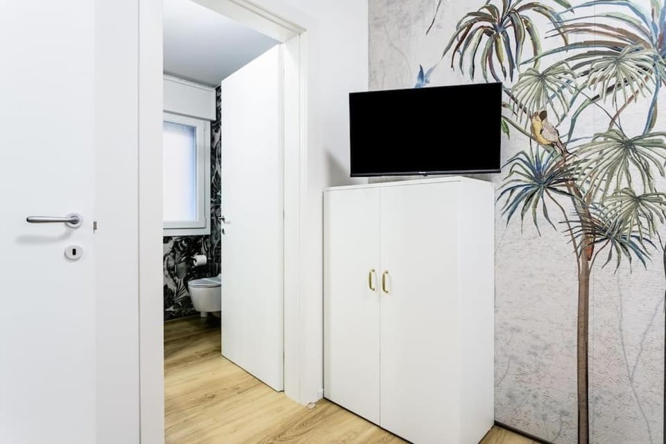 Bedroom, wardrobe