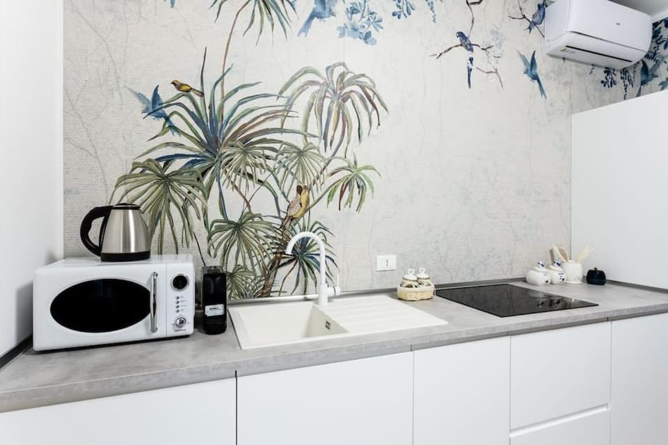 Coffee/tea facilities, Kitchen or kitchenette, minibar, stove