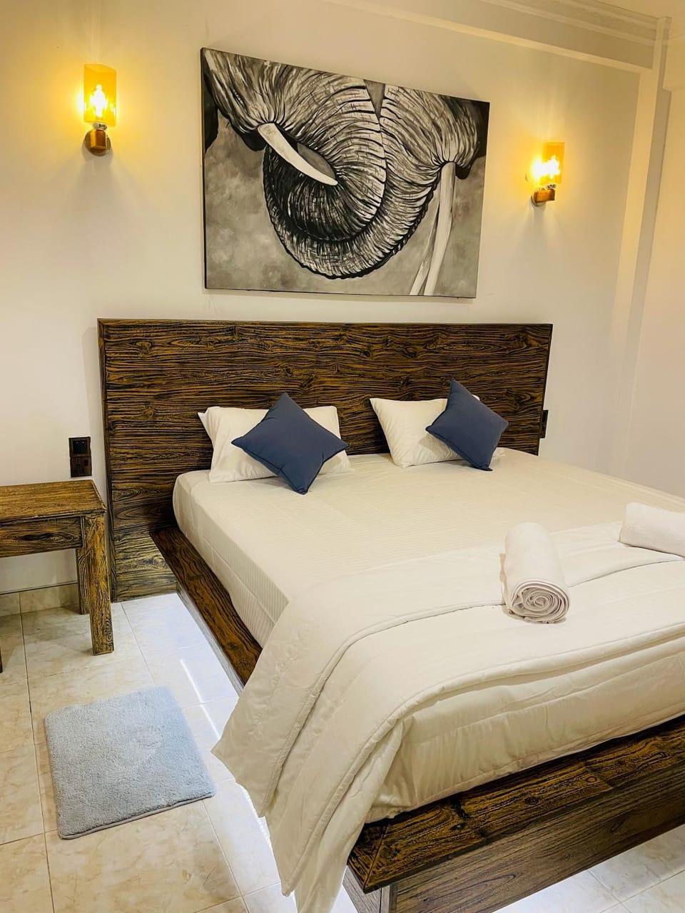 Bed, Photo of the whole room, Bedroom, towels