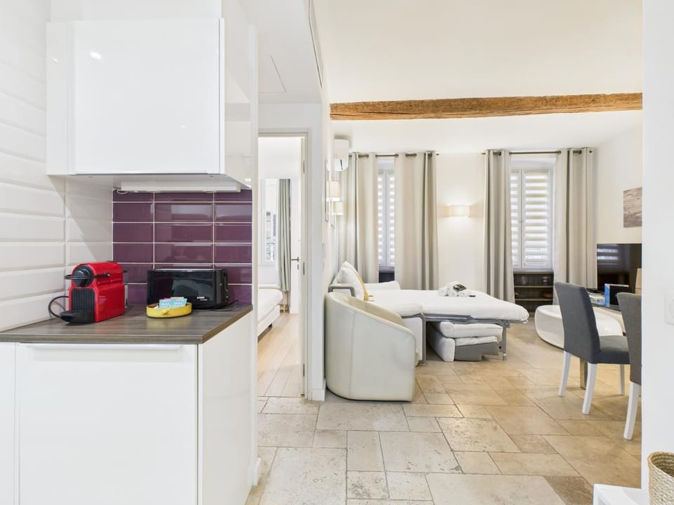 TV and multimedia, Coffee/tea facilities, Kitchen or kitchenette, Seating area, Dining area, toaster